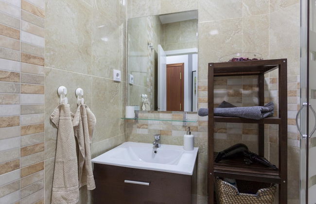 Beautiful Apt. Historic District - Sol - Photo 23