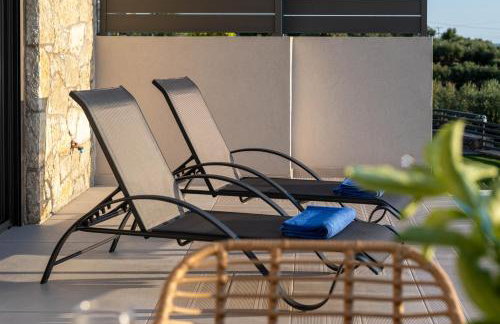 A V Luxury Apartments with Private Pools - Photo 30