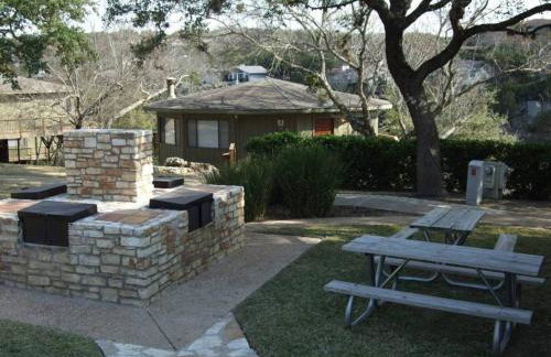 Lakefront Treehouse on Lake Travis Pool & Hot Tub - Foto 35