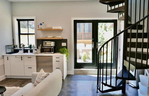The Chic Carriage house in Shaw Sleeps 2 - Foto 1