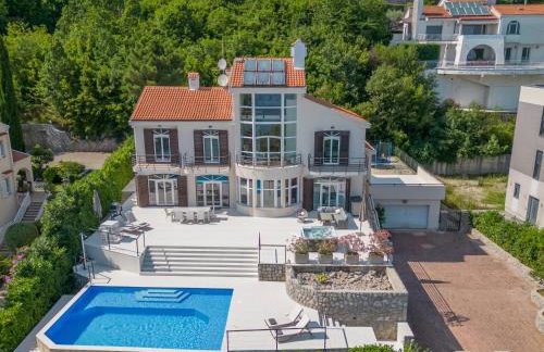 Villa Piano with Stunning View, heated outdoor pool & gaming room - Foto 1