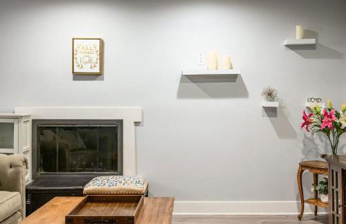 Serene Hilltop Oasis Above the City w Private Pool - Foto 73