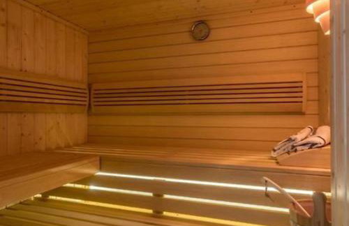 Modern & Stylish Villa with Private Pool - Foto 22