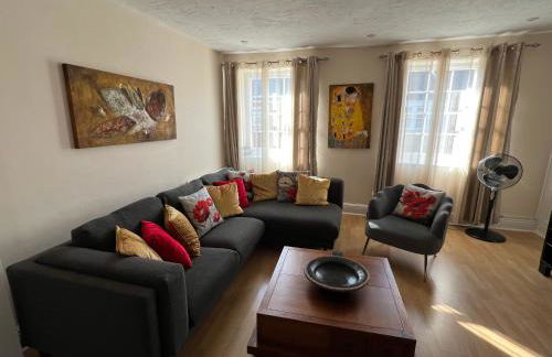 Stay in Yeovil Town Centre, Large 2 BD Apt With Parking, Sleeps 4 - Foto 4