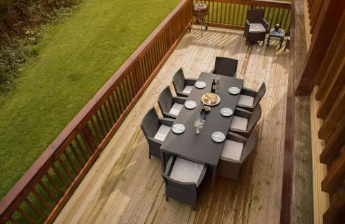 Skylark sleeps 8 private Hot Tub & Dogs welcome Nr Padstow, Resort Pool Bar & Watersports - Foto 8