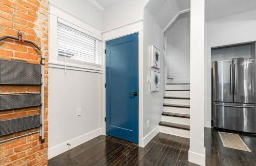 Spacious 5BR/5.5BA Near Plaza & Museum - Photo 16