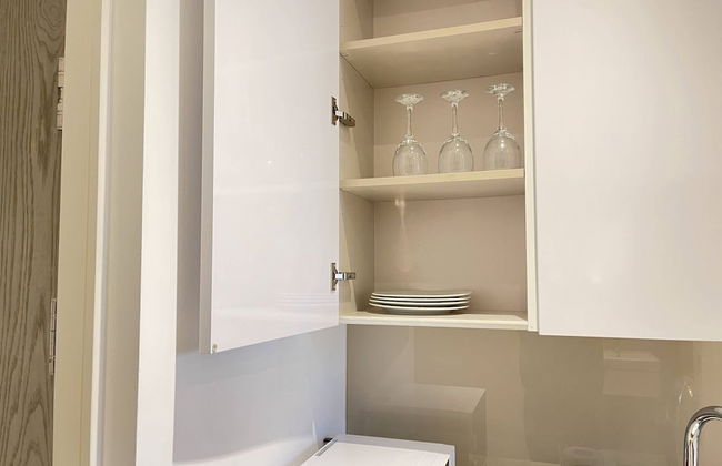 Stunning 1-bed Deluxe Apartment in Slough - Photo 13