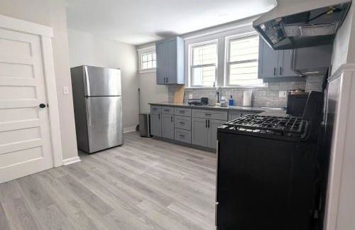 Cozy Gem 18Min to EWR, 8min > NYC Train + Parking - Foto 31