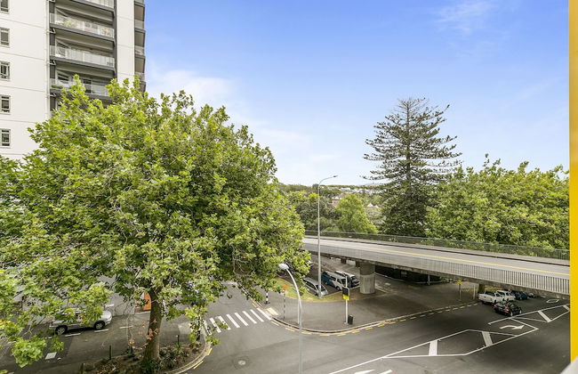 Chic 2BR Pool & Gym - Steps to Ponsonby - Foto 24