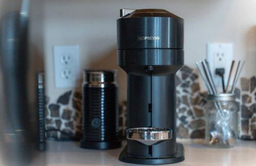 Lakefront Estate w Private Beach on Flathead Lake - Foto 75