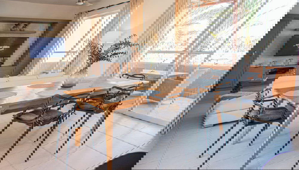 Condo Cortes - Photo 1, Primary image