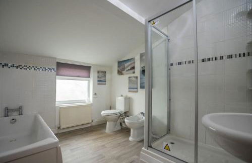 Gloucester City - Birchmore House - 2 Bedroom End Terrace Property Near To City Centre & Hospital With On-Street Parking - Sleeps 5 - Great For Hospital Workers & Contractors - Hosted by RENTMYHOUSE - Foto 17