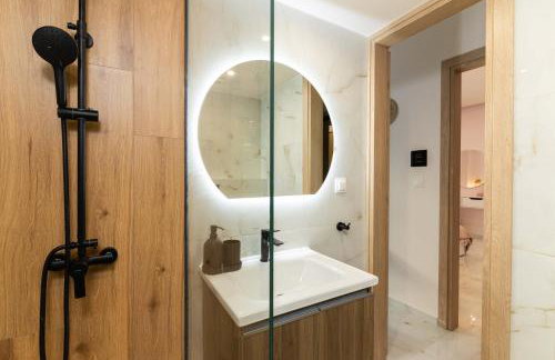 Almond Jacuzzi Suites - Private Jacuzzi - Self Check-In - Free & Easy Street Parking - Foto 23