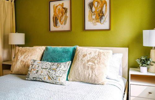 Colorful downtown condo, 2 bedrooms, king bed - Foto 10