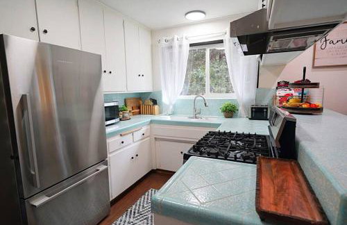 Beautiful Renovated Cozy Forest Home with Hot Tub in Crestline - Foto 40