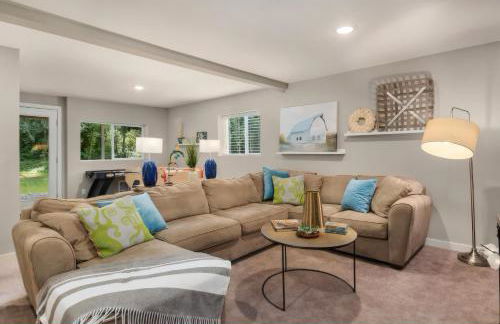 Spacious Main Street Retreat for families and large groups - Photo 4