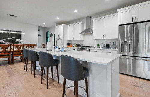 6BR Sand Valley Lodge with Hot Tub Bar & Putting Green - Foto 2