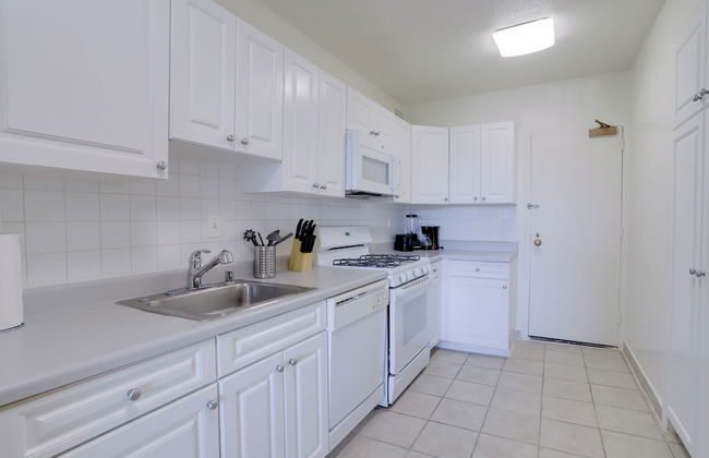 Elegant Apartments Near the Pentagon - Photo 53