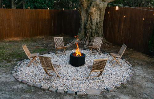 Speakeasy, Hot Tub, Putt Putt, Outdoor Theatre, 8 minutes from Downtown Greenville - Foto 10