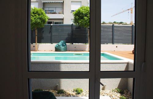 Cozy seaside apartment with private pool & terrace - Foto 16