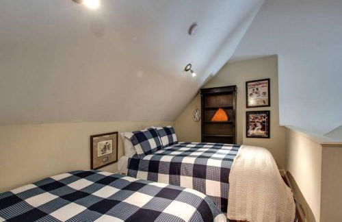 Historic Pet-Friendly Stay Near Broadway w Fire Pit - Foto 19