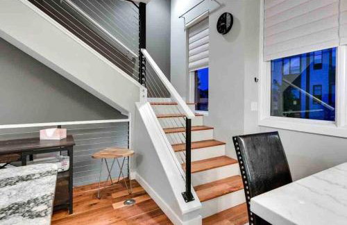 Modern Townhome Near Downtown walk to CWS! - Foto 23