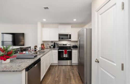 New 3BR Raceday Retreat - Steps from Speedway - Foto 18