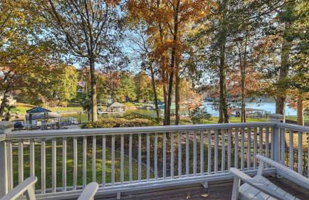 Lakefront Home Private Dock, Tiki Bar, Firepit Shore to Please by Avantstay - Foto 87