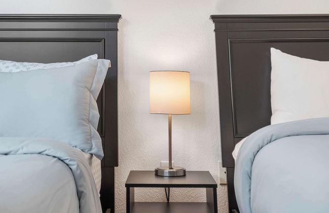 Lake Hideaway Waterfront Condo w/ Resort Perks! - Photo 8