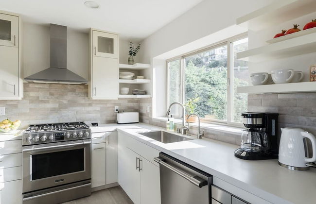 Spacious and Bright 5-bedroom Oasis Pool and Yard - Foto 35