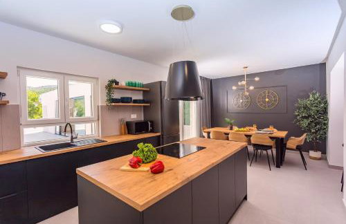 VILLA ALMIC with heated pool, 5 bedrooms, Gaming room, a multi-use playground court - Photo 14