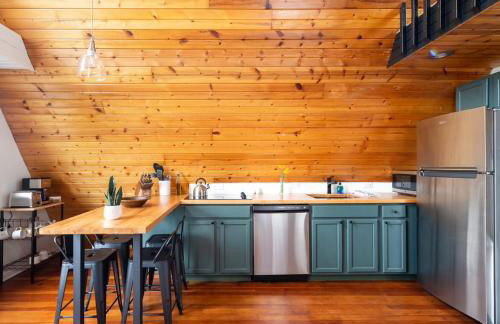 2BR A-Frame Cabin w Hot Tub Near Wine Trail - Foto 31