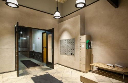 Historic Downtown Loft with Modern Flare - Foto 46