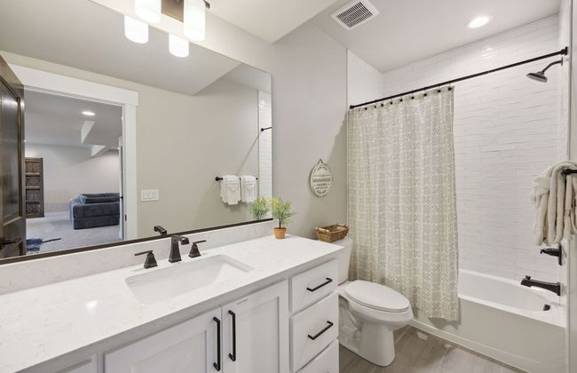 Upscale Waterfront Estate With Mountain Sunset Views - Foto 22