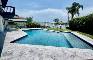 Clearwater Beach Waterfront Modern Villa 4BD 2BIG OPEN LOFT 4BT with Pool Boat Deck Sleep 15 - Foto 10
