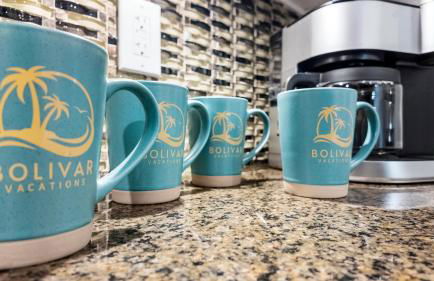 Beachfront Hideaway! Luxury Beachfront, SwimSpa, Game Room, Firepit by Bolivar Vacations - Foto 33