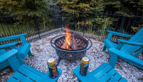 Ascension Cabin - hot tub, fire pit, babbling brook - Foto 5