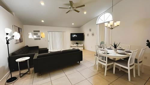 Lakeside Pool Home, Games close to Disney & Malls - Foto 1