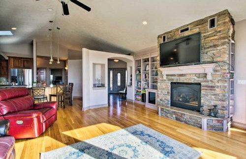 Grand Cabin with Hot Tub and Views - 3 Miles to Hiking - Foto 6