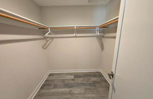 Lakefront Retreat • Private Yard + Fireplace - Foto 19