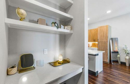 12 Min to Downtown Balcony Apt with Free Parking - Foto 10