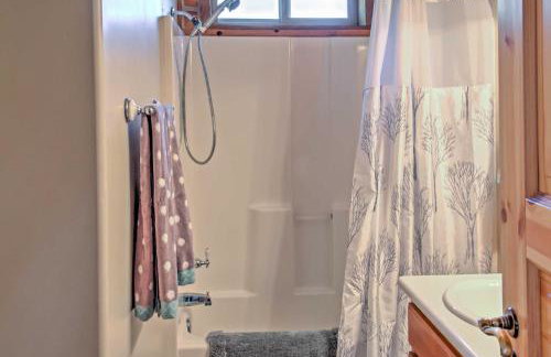 Rustic Cabin with Decks, Alpine Views and Pool Table! - Foto 19