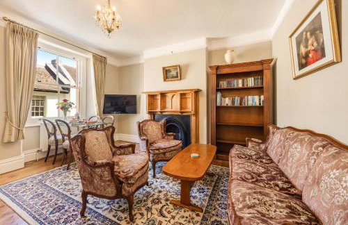 Blue Bliss - Sumptuous, Period Apartment - Photo 9