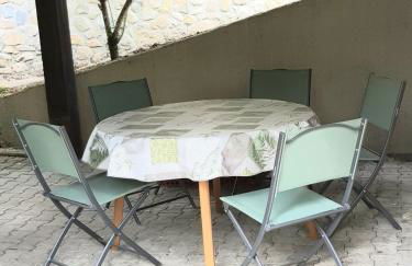 GITE BAS-EN-BASSET, HAUTE-LOIRE, MAISON et JARDIN ATYPIQUE PLEINE NATURE - Foto 20