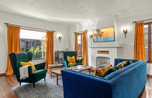 Visit the Beach from a Historic Downtown Apartment - NRP21-00092 - Foto 16