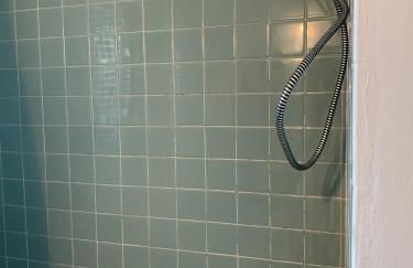 Break Side Studio #5 apts - Photo 11