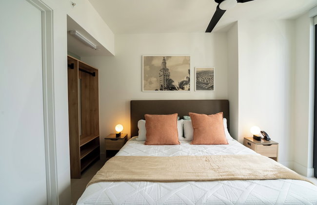 Apartment in New Luxury Condo in Downtown - Photo 15