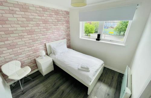 Modern 2 Bedroom Apartment With Free Parking - Foto 17