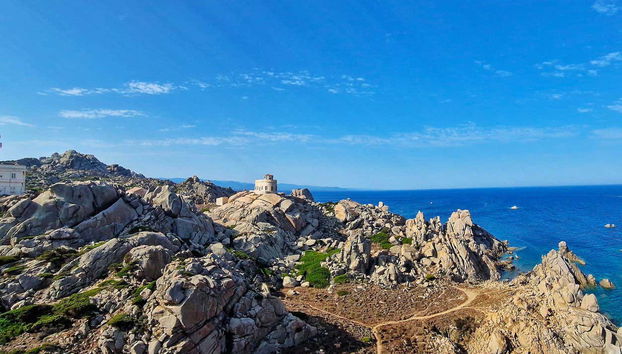 El Mediterráneo de fondo en el Valle de la Luna