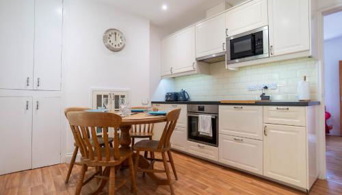 Fabulous 2 Bed Cottage - Outstanding Sea Views - Foto 5